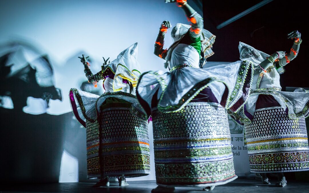 DANZA MANIPURI: BINA DEVI LAISHRAM ENSEMBLE