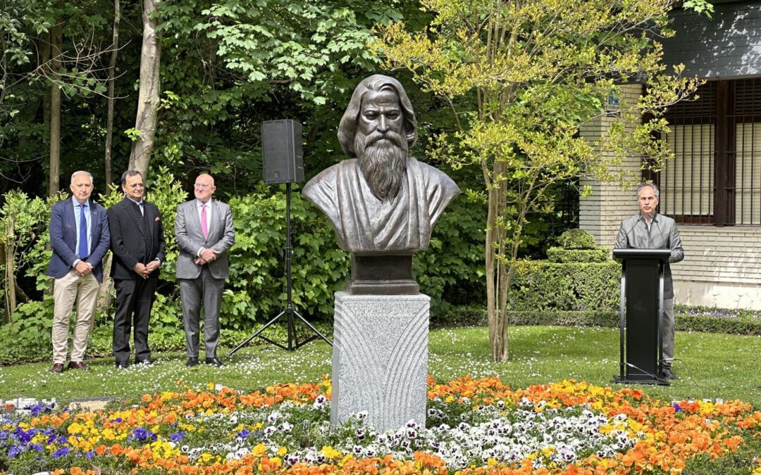 Valladolid rinde homenaje al poeta bengalí Rabindranath Tagore con la inauguración de una escultura en el Campo grande