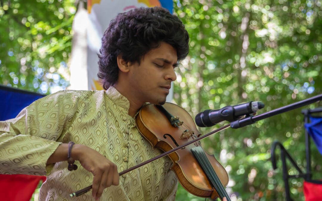 Yoga Raga. Música meditativa (violín) a cargo de Sumanth Manjunath