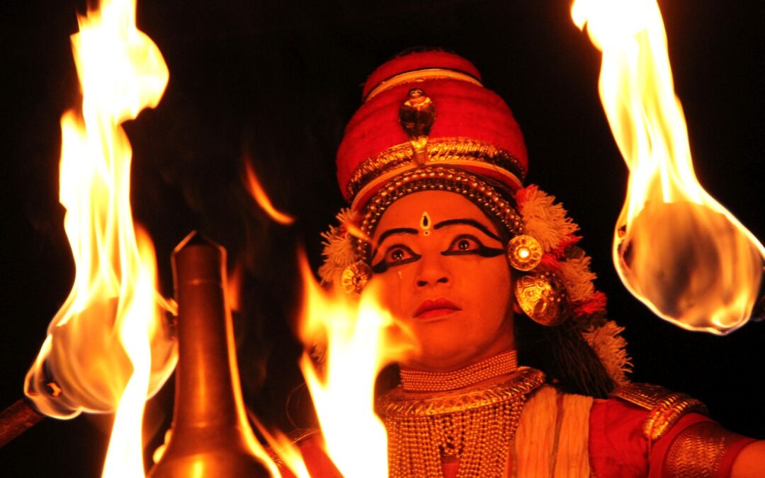 Espectáculo de Teatro sánscrito Kutiyattam: un episodio de la epopeya india Ramayana.